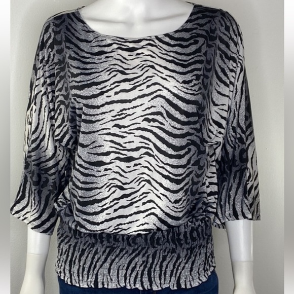 🔥Isabella Rodriguez🔥women’s blouse EUC - Picture 3 of 10